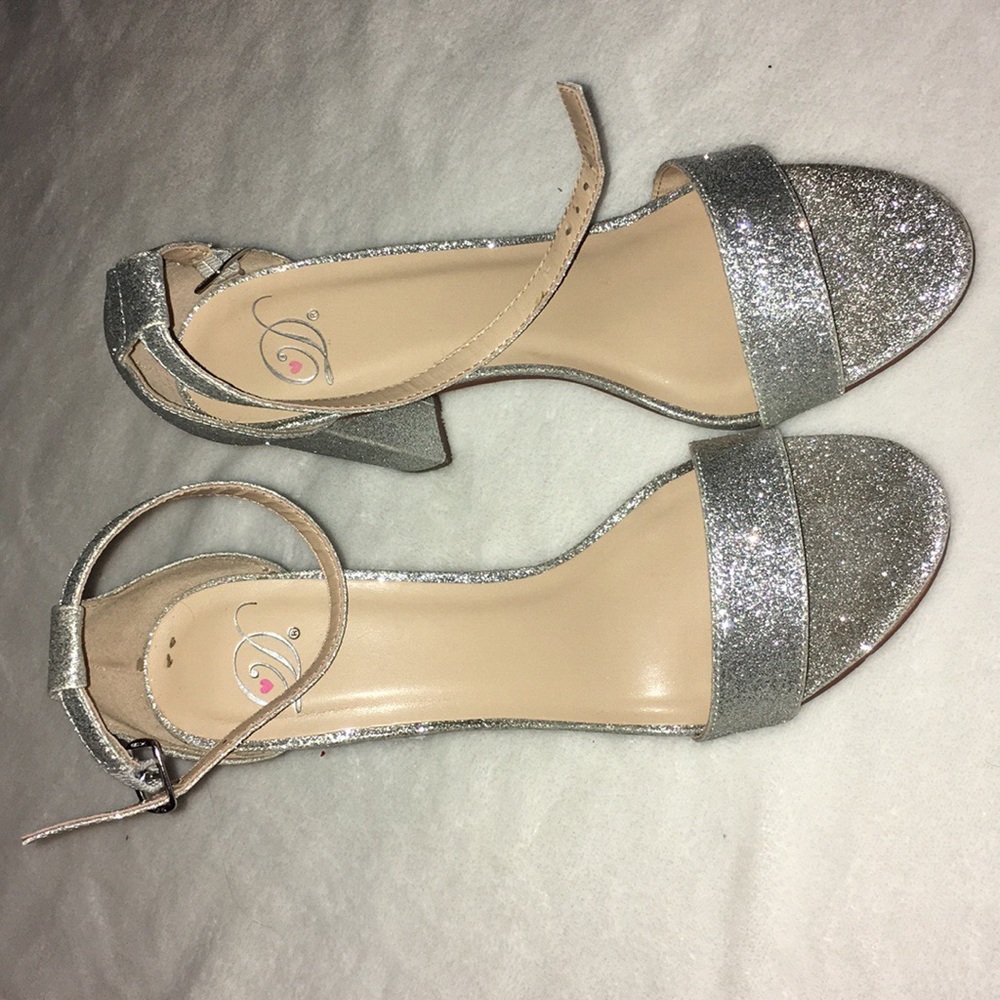 Glittery silver High-heels